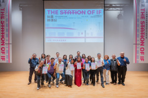 張市長頒發獎狀予7組入圍的婦女創新團隊。