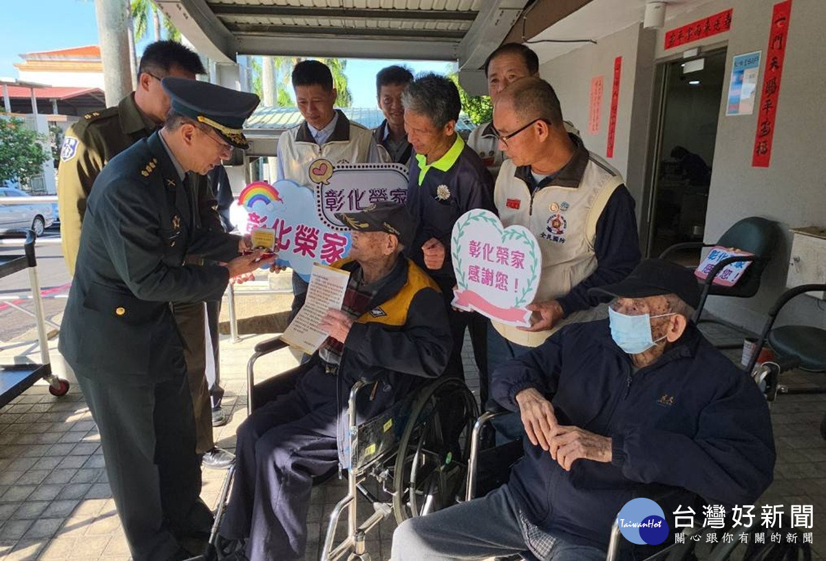 榮家榮民傳承忠勇愛國的信念  後指部梅晉學上校頒發抗戰獎章  