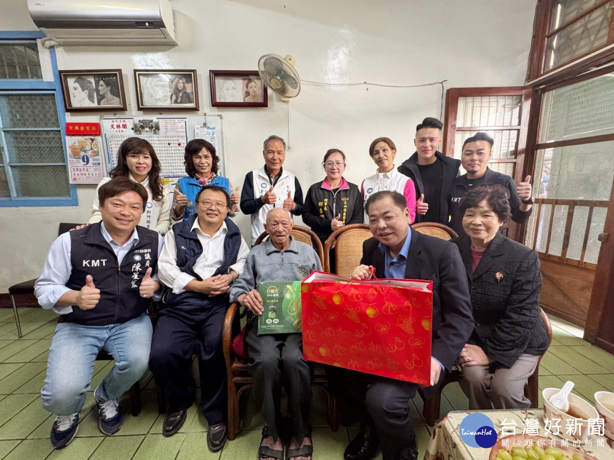 頒發晉齡黨員獎狀　國民黨新竹縣黨部致敬鄭煥松老師