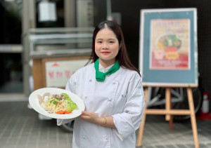 阮氏深就讀餐飲系得心應手，獲創意廚藝賽獎。（南開科大提供）