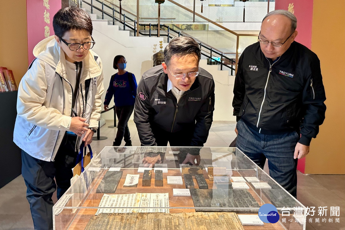 桃園市副市長蘇俊賓參觀「風雲雷雨電—符咒的奧秘」特展。<br />