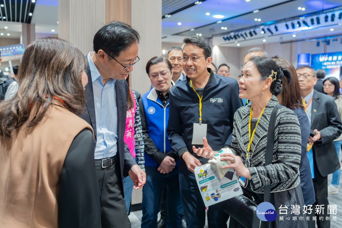 桃園市長張善政參觀「2025桃園青創博覽會」。<br />