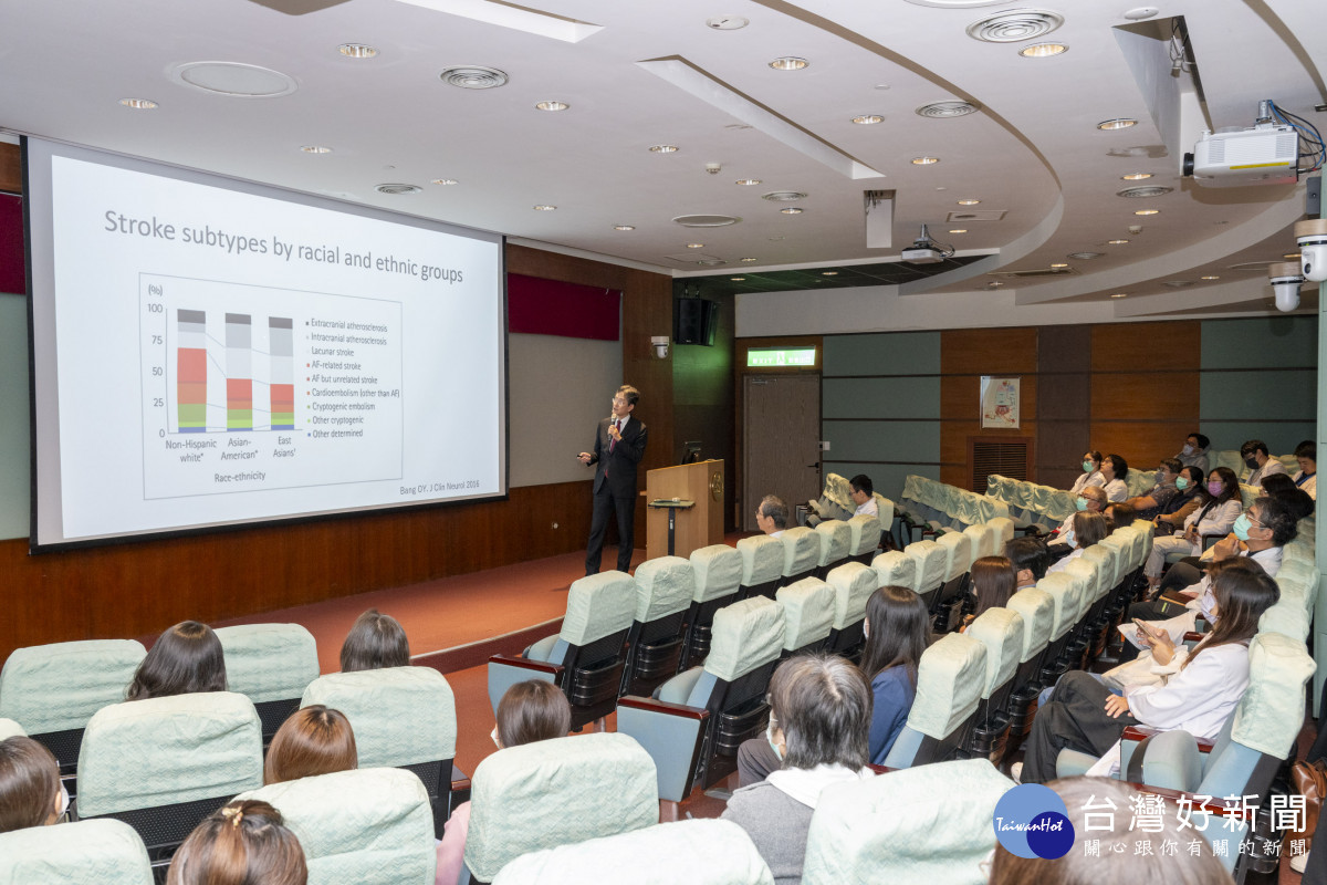 Ihara 教授強調，精準的基因定序是早期篩檢高風險族群、避免中風悲劇的關鍵第一步。圖／彰基醫院提供