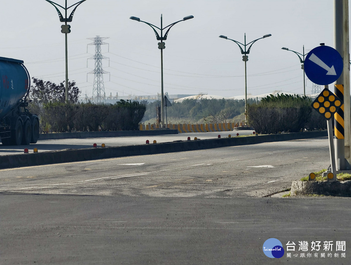 寮鄉工業路及雲2線道路改善工程今(9)日下午於長庚醫院前進行施工說明會/雲縣府提供