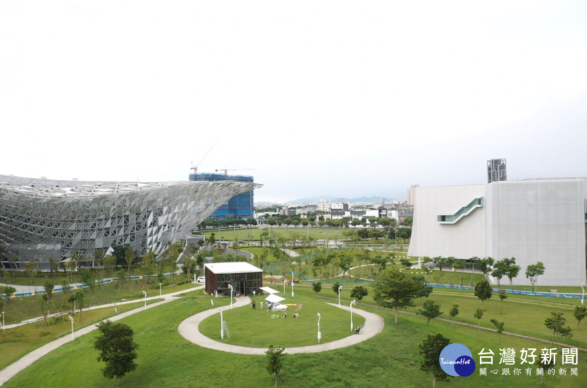 「Funkyland」背倚綠美圖與臺中國際會展中心的開闊景致