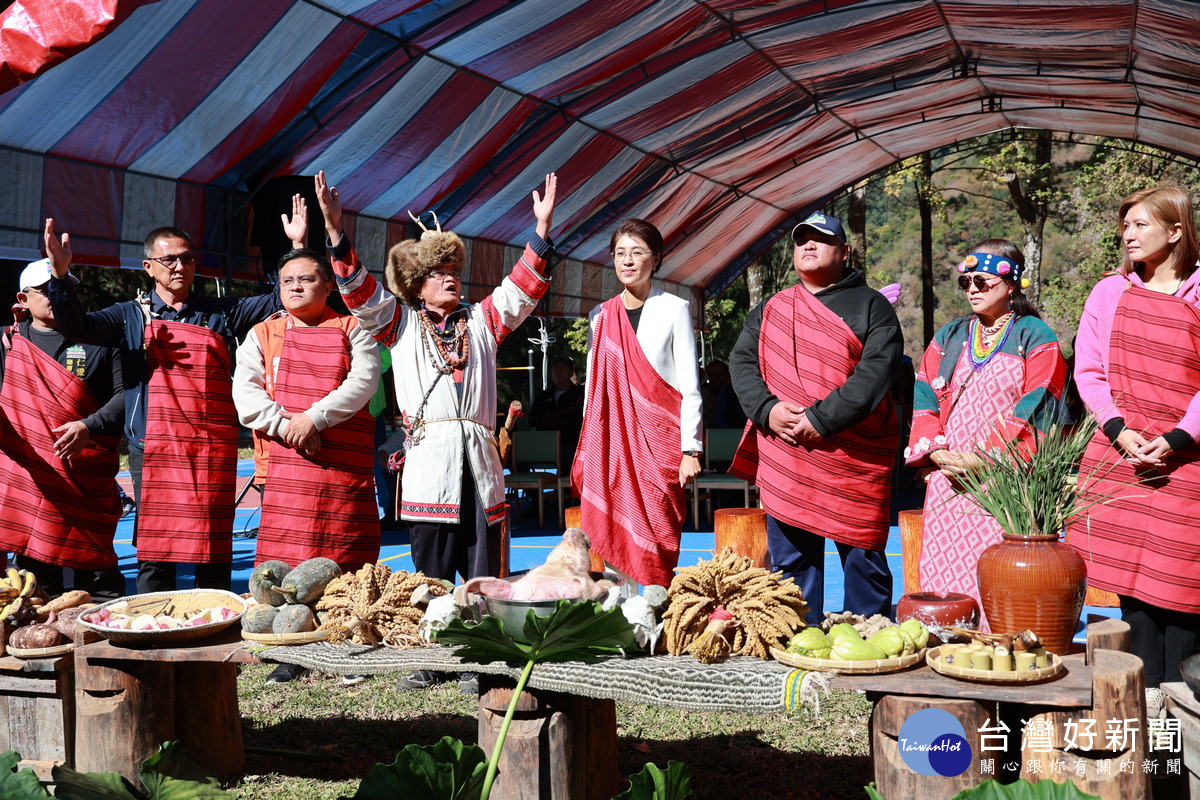 仁愛鄉都達國小「新建校舍」及「跑道球場整建」工程落成祈福祭典。(縣府提供)