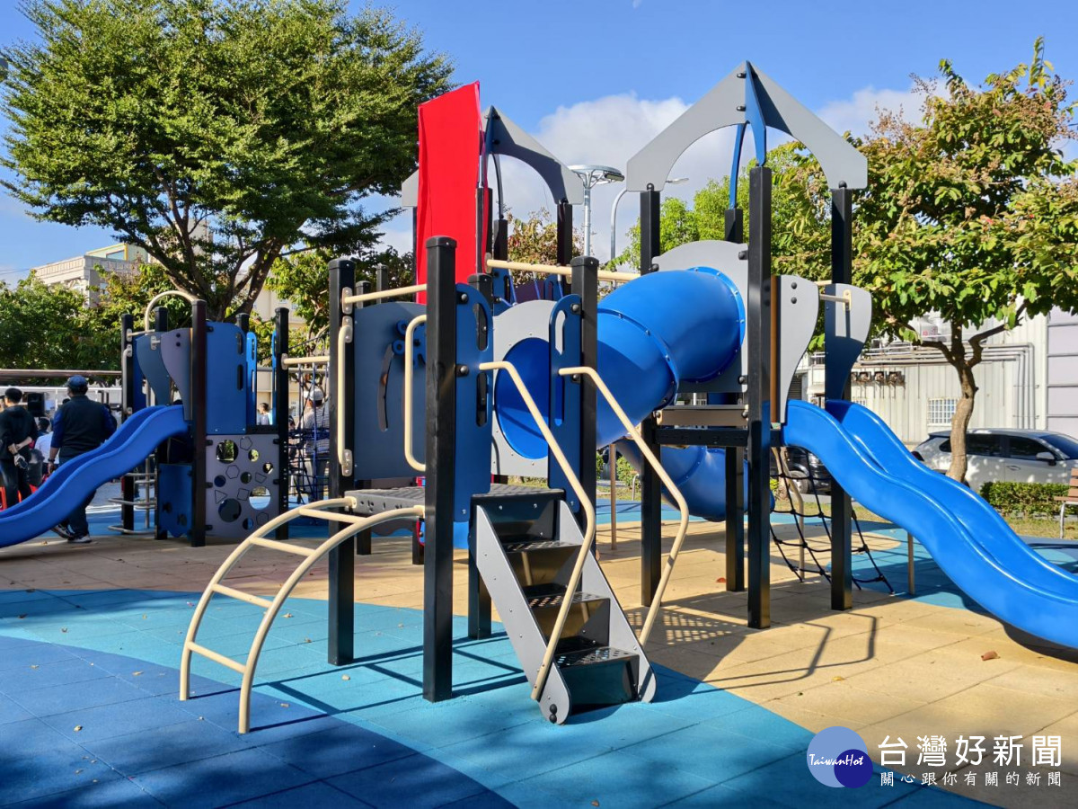 彰化首座戶外健身公園今日揭幕啟用,華興公園斥資千萬打造全齡、寵物友善新地標。圖/記者鄧富珍攝