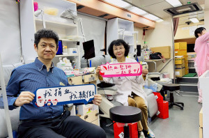 鄭雅敏院長(右)