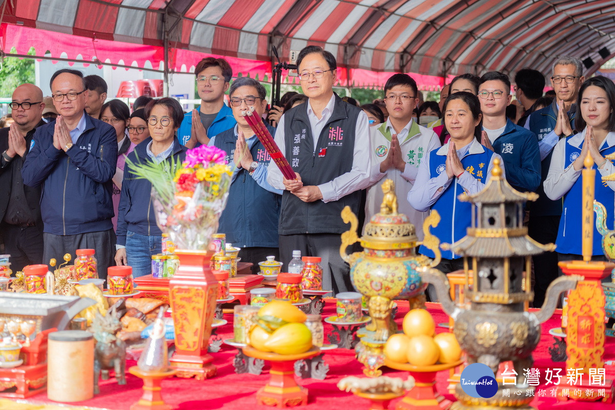 桃園市長張善政出席「桃園區龍祥市民活動中心暨兒28公園新建工程」開工動土典禮。