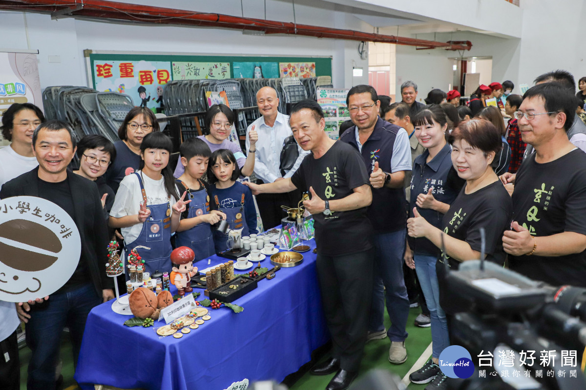 嘉義縣114年度食農教育與農共舞博覽會今天在鹿草國小學生活動中心盛大舉行/嘉義縣府提供