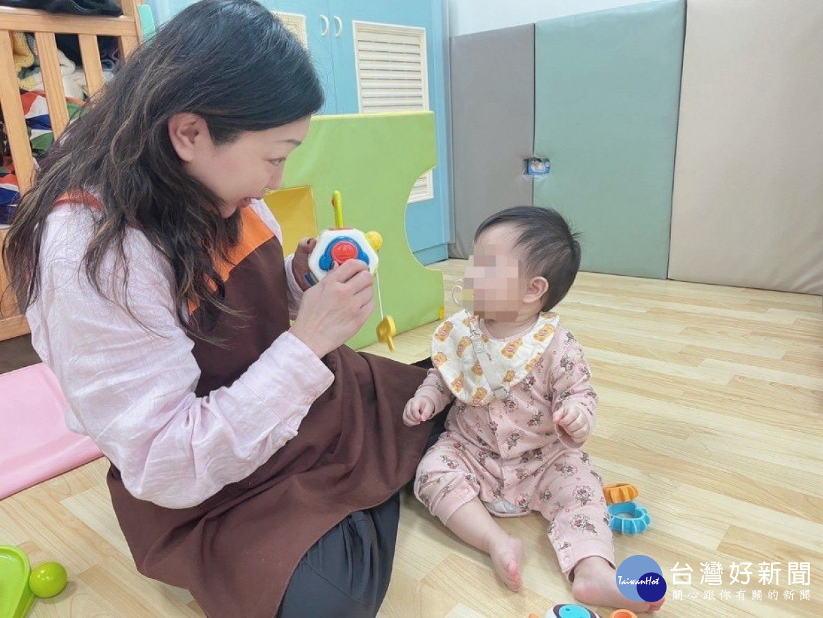 桃竹苗分署運用「僱用獎助計畫」搭配「婦女再就業計畫」成功推介許小姐至托嬰中心擔任托育人員。