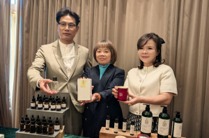 周怡真副教授特強調，面對全球國際化市場趨勢，課程和合作品牌方都極為重視材料來源。