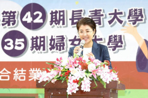南投縣長青大學暨婦女大學聯合結業典禮，縣長許淑華親臨主持。