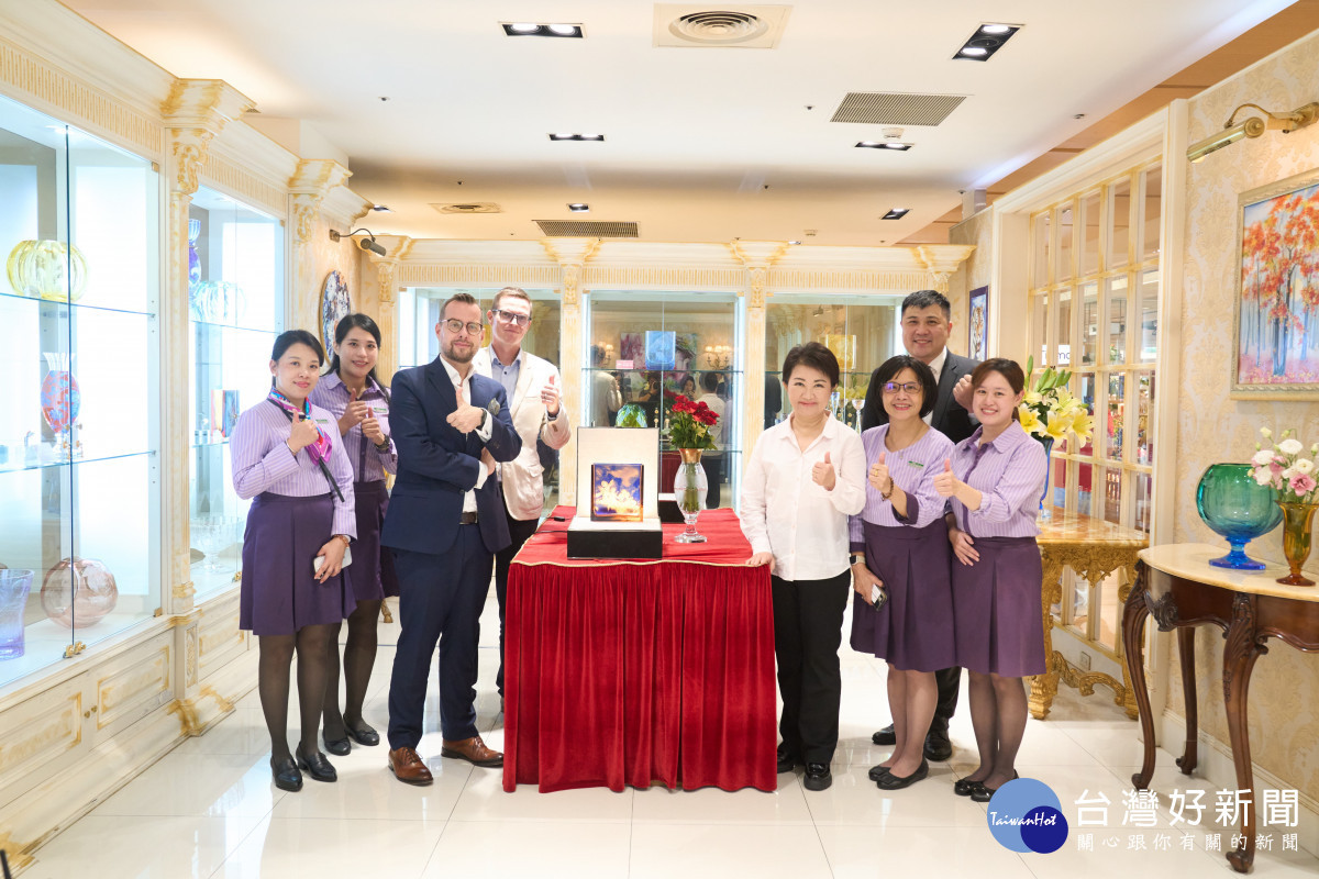 盧市長邀史坦格代表拍攝購物節廣告片，體驗台中的捷克國寶與美味。