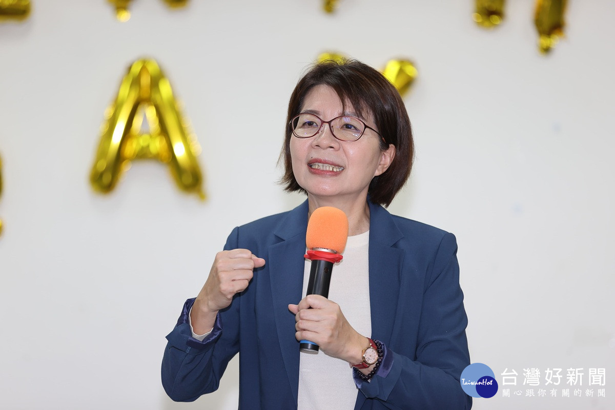 拼初選不忘做公益 黃秀芳引資源顧長輩