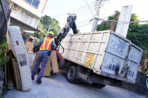 大型家具清運更彈性！彰化縣新增「以件、隨袋計價」　民眾過年前整理更省、更方便。圖／彰化縣政府提供