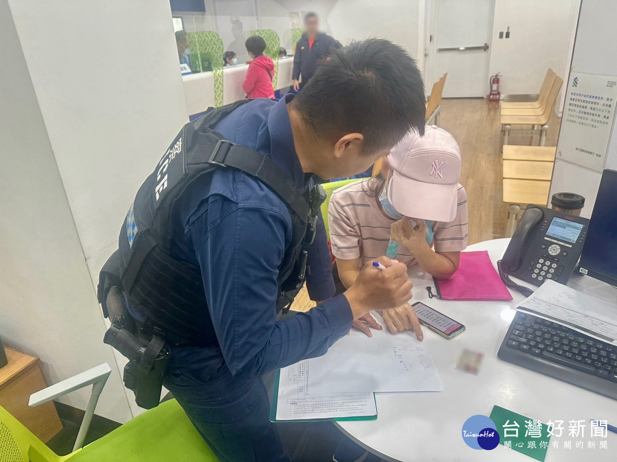 婦人欲解除千萬定存投資虛擬幣，龍潭警聯合行員即時阻詐。