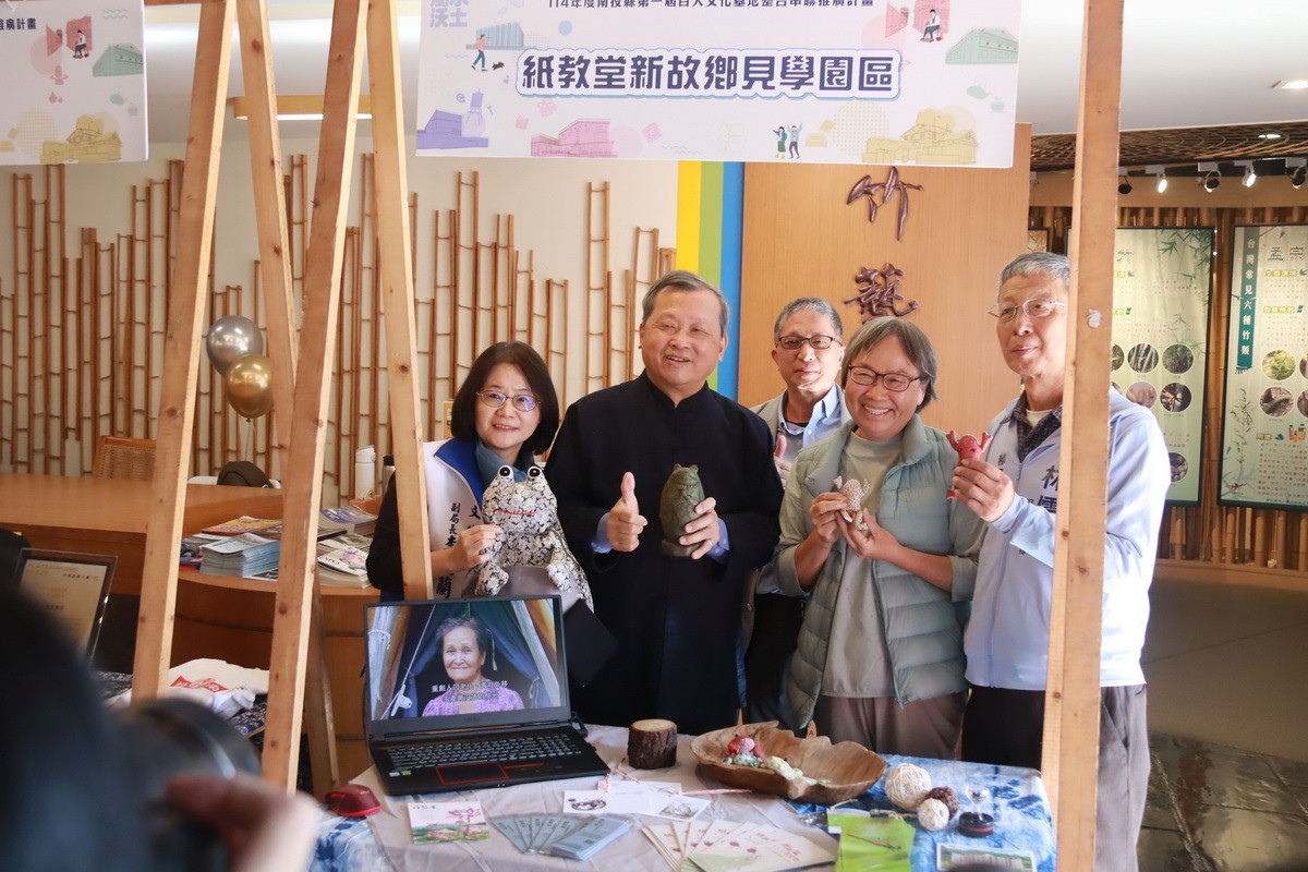 紙教堂新故鄉見學園區具深遠的文化重建精神。（記者扶小萍攝）