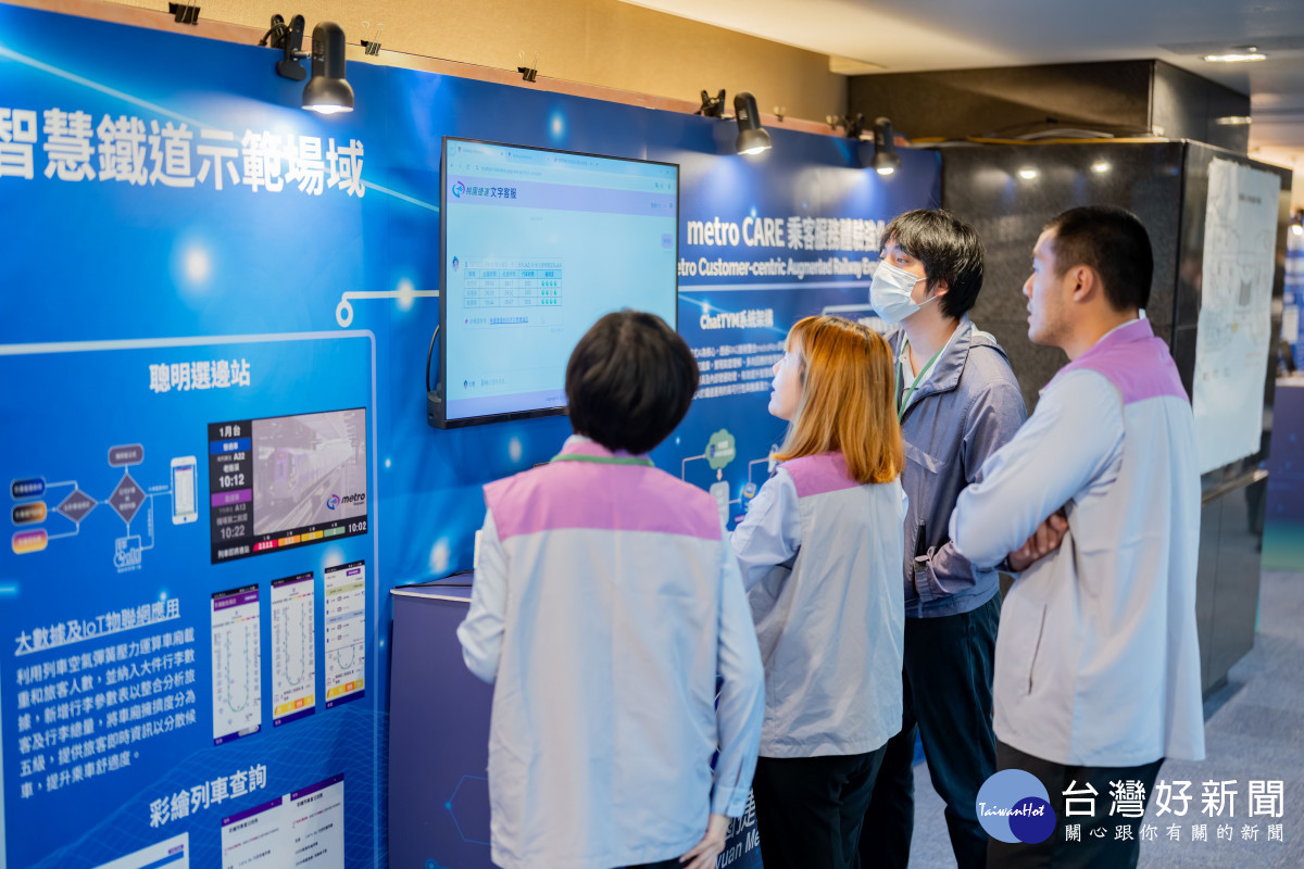 桃園捷運公司說明實體展示攤位。