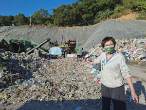 議員張芬郁要求垃圾加速去化。林重鎣