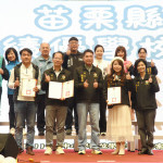 中小學數位學習精進方案成果展　鍾東錦獎勵績優學校並體驗新科技