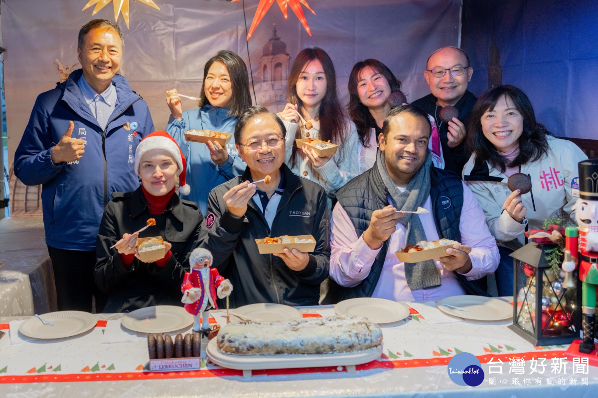 市長與貴賓合影。