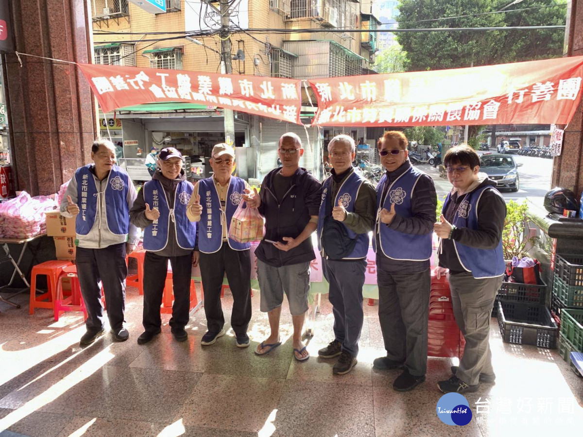 寒冬送暖　新北職總與板橋捐血站號召熱心捐血