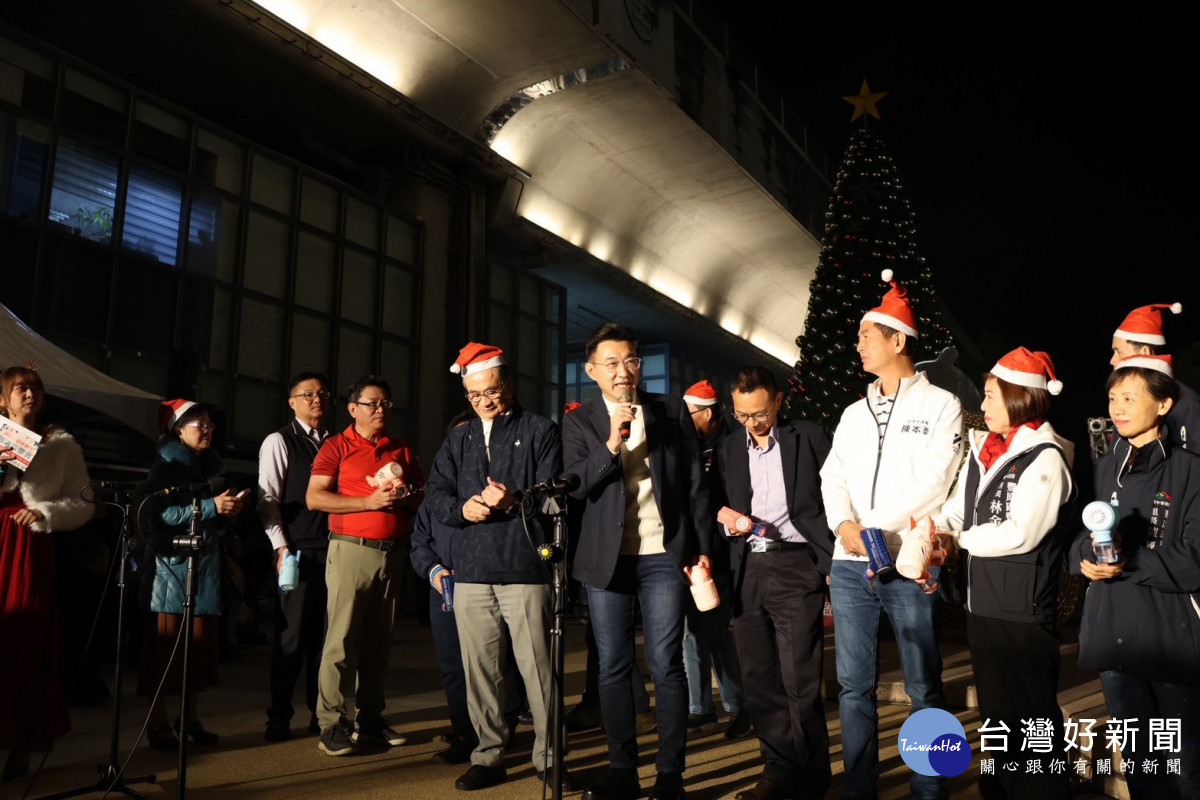 立法院副院長江啟臣出席「2025 一啟耶誕 YA 音樂會」及耶誕樹點燈儀式。