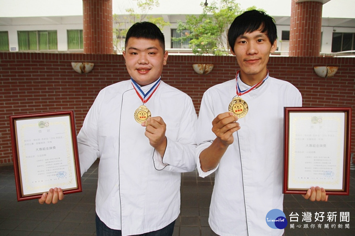 蔡約群(右)就讀弘光科大食科系時奪「2016野創盃全國創意烘焙競賽」大專院校組冠軍。(圖:弘光科大提供)