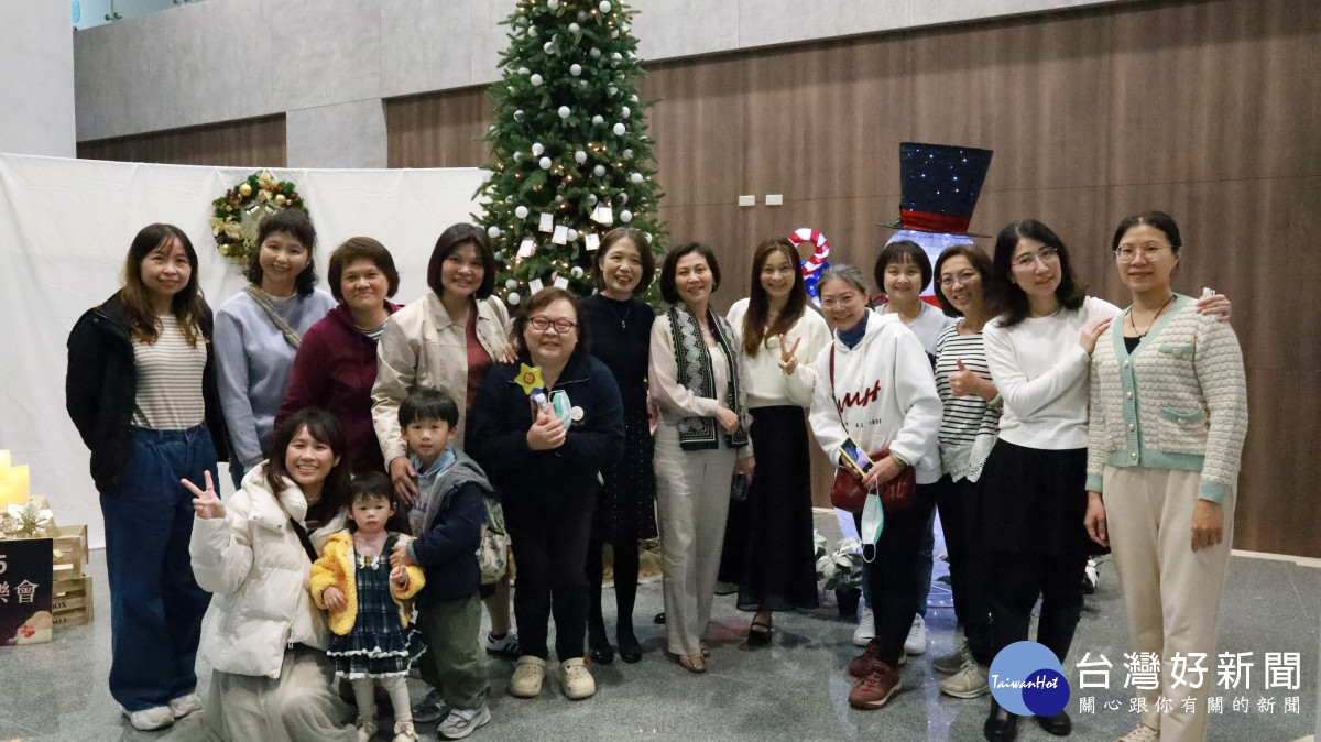 護理部主管與同仁們齊心守護病友,傳遞關懷與支持。