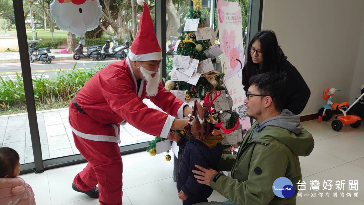 桃園市社區心理衛生中心打造心願聖誕樹