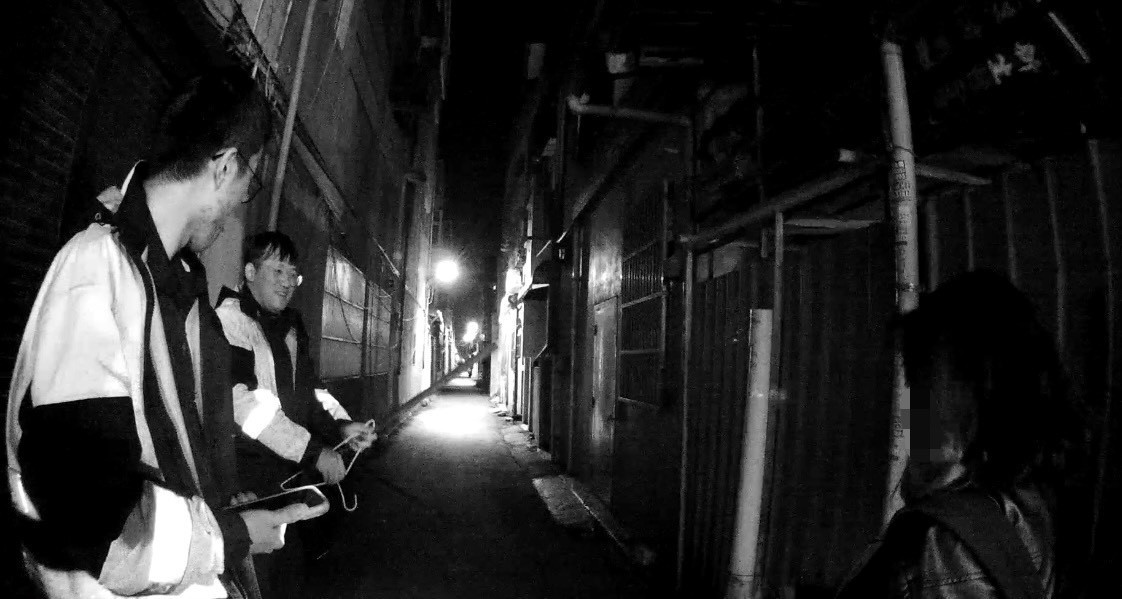 女大生趕公車遇突發狀況　警方夜間暖心助解圍