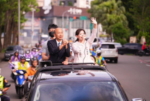 新竹市長高虹安（右）與立法院長韓國瑜（左）。（圖／資料照片，圖源：翻攝自高虹安Facebook）