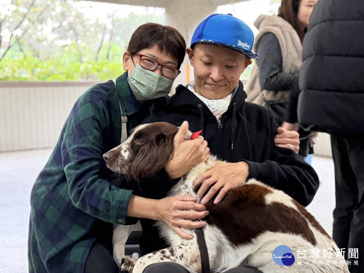 桃園衛生局「療癒汪汪隊」陪伴照顧者紓解壓力, 從心獲得支持與喘息。
