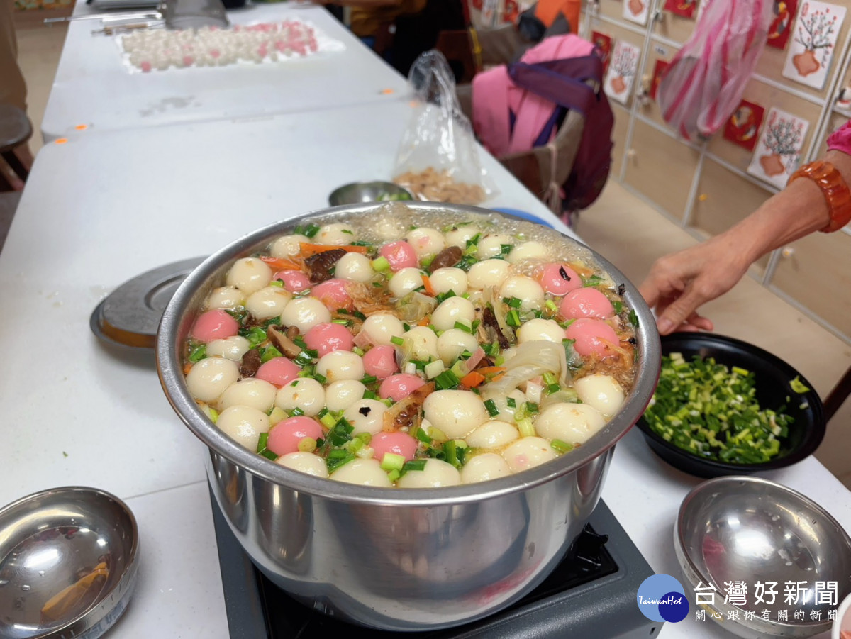 湯圓圓、笑聲甜　北榮桃園分院巷弄長照站溫馨迎冬至