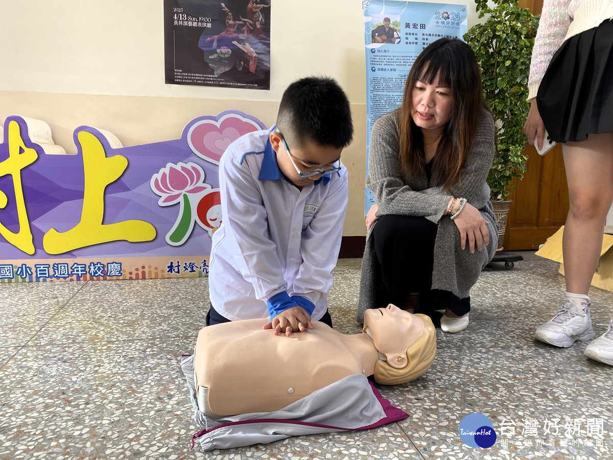 陪著父親學防災 村上學生8歲成為小小防災士