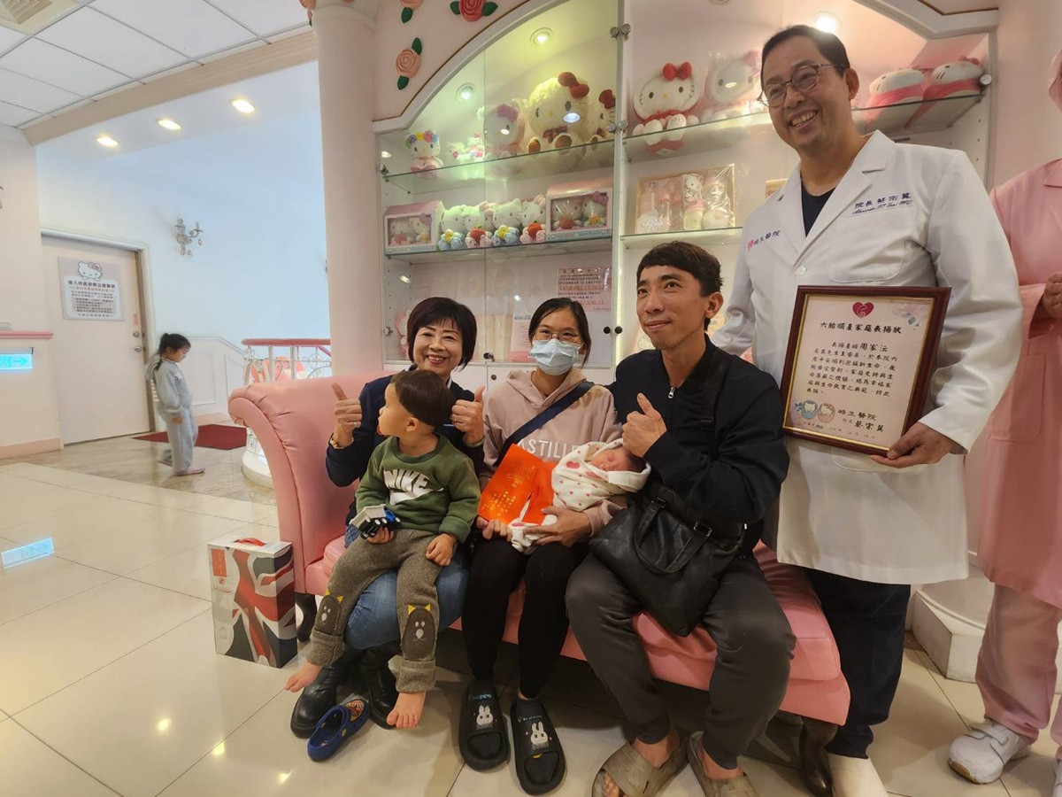 溪州夫妻檔增產報國下喜迎第六胎　鄉長親送生育津貼及加碼紅包祝賀