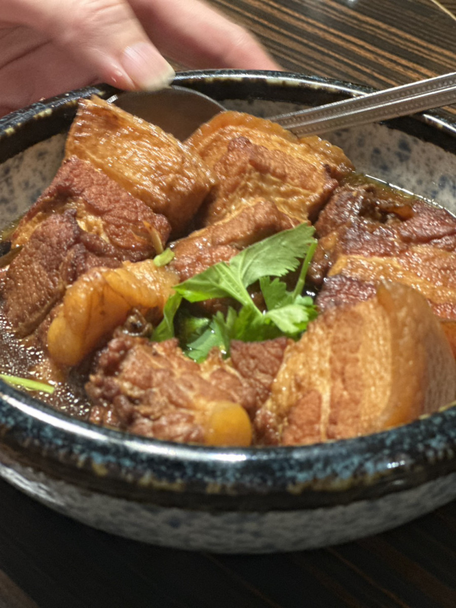 招牌菜嚕⾁,五花肉的肥瘦比例剛好