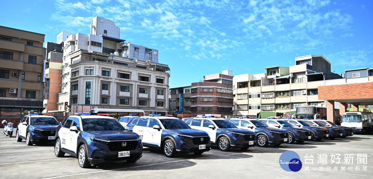 投入4,798萬元升級警用裝備，彰化縣府授車並感謝企業捐贈巡邏車。圖／記者鄧富珍攝