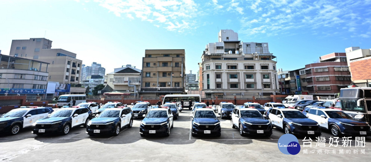 投入4,798萬元升級警用裝備，彰化縣府授車並感謝企業捐贈巡邏車。圖／記者鄧富珍攝