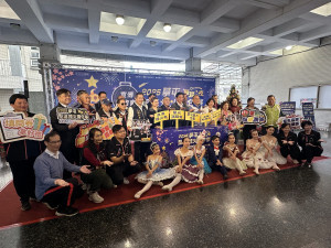 議員鎮代里長眾多嘉賓來相挺，歡迎遊客到草屯同歡。（記者扶小萍攝）