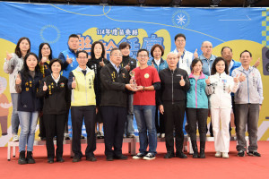 苗縣樂齡學習成果展暨交安戲劇競賽　謝旻憲與梁雅琪獲教育奉獻殊榮