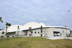 「白色恐龍屋」成新亮點，和美水資源回收中心即將完工。圖／彰化縣政府提供