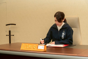 高虹安市長復職簽署公文。