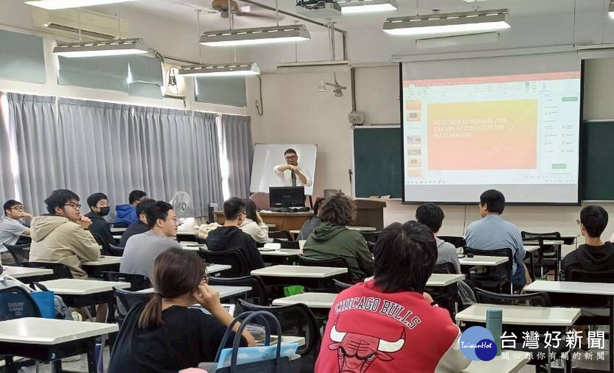 外文系徐孝先老師開設「歷史系跨域專業學術英文(一)：文本解析與書寫」課程。（暨大提供）
