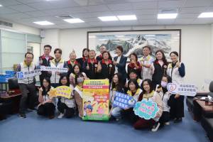 達成慈善基金會今年二度拜會南投縣府並捐款助貧。（記者扶小萍攝）