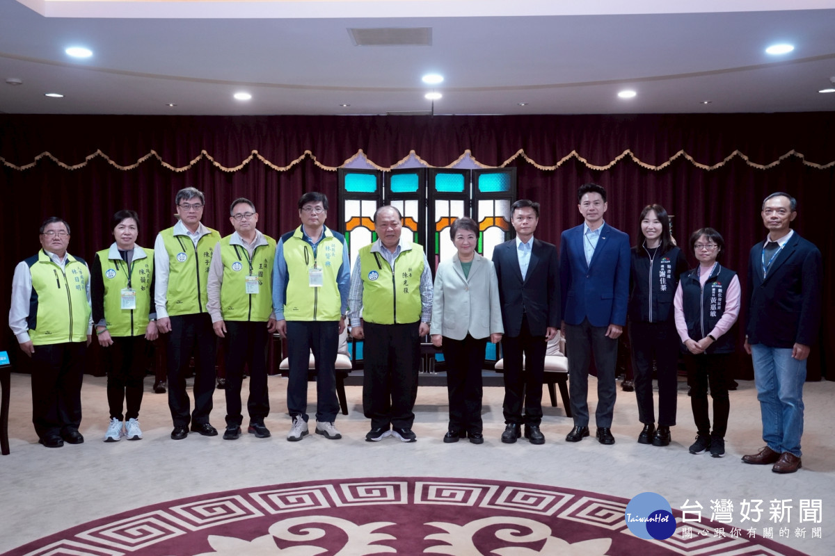 澎湖縣長陳光復率69人大團訪台中市府