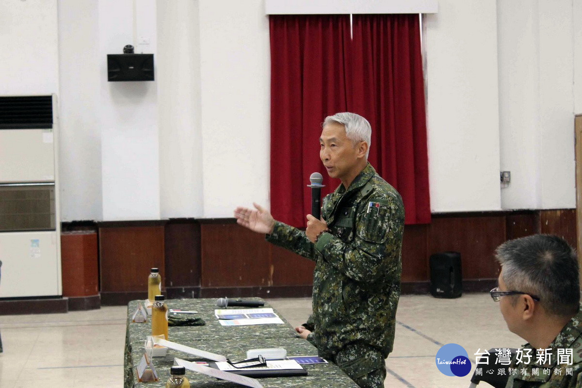 桃園市政府環保局攜手陸軍航空601旅，邀集三區共49位里長召開「航空噪音補助與權益說明會」。<br />
