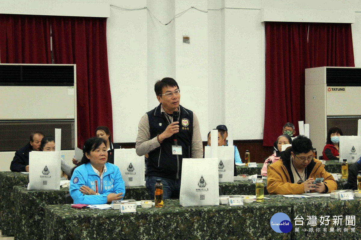 桃園市政府環保局攜手陸軍航空601旅，邀集三區共49位里長召開「航空噪音補助與權益說明會」。<br />
