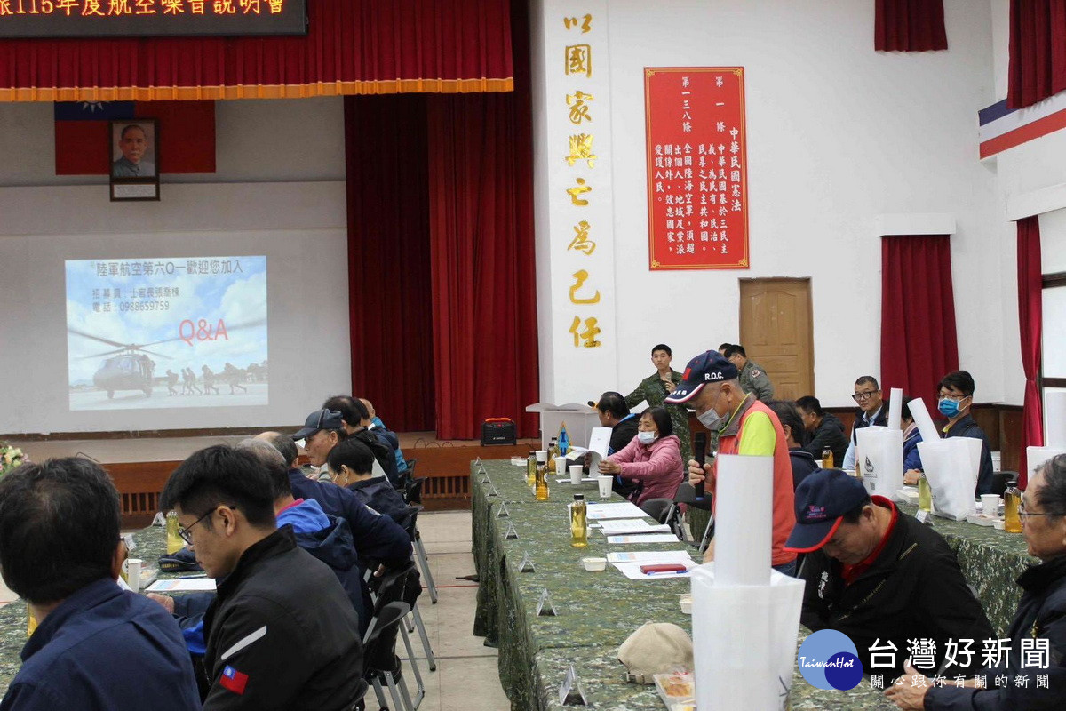 桃園市政府環保局攜手陸軍航空601旅，邀集三區共49位里長召開「航空噪音補助與權益說明會」。<br />
